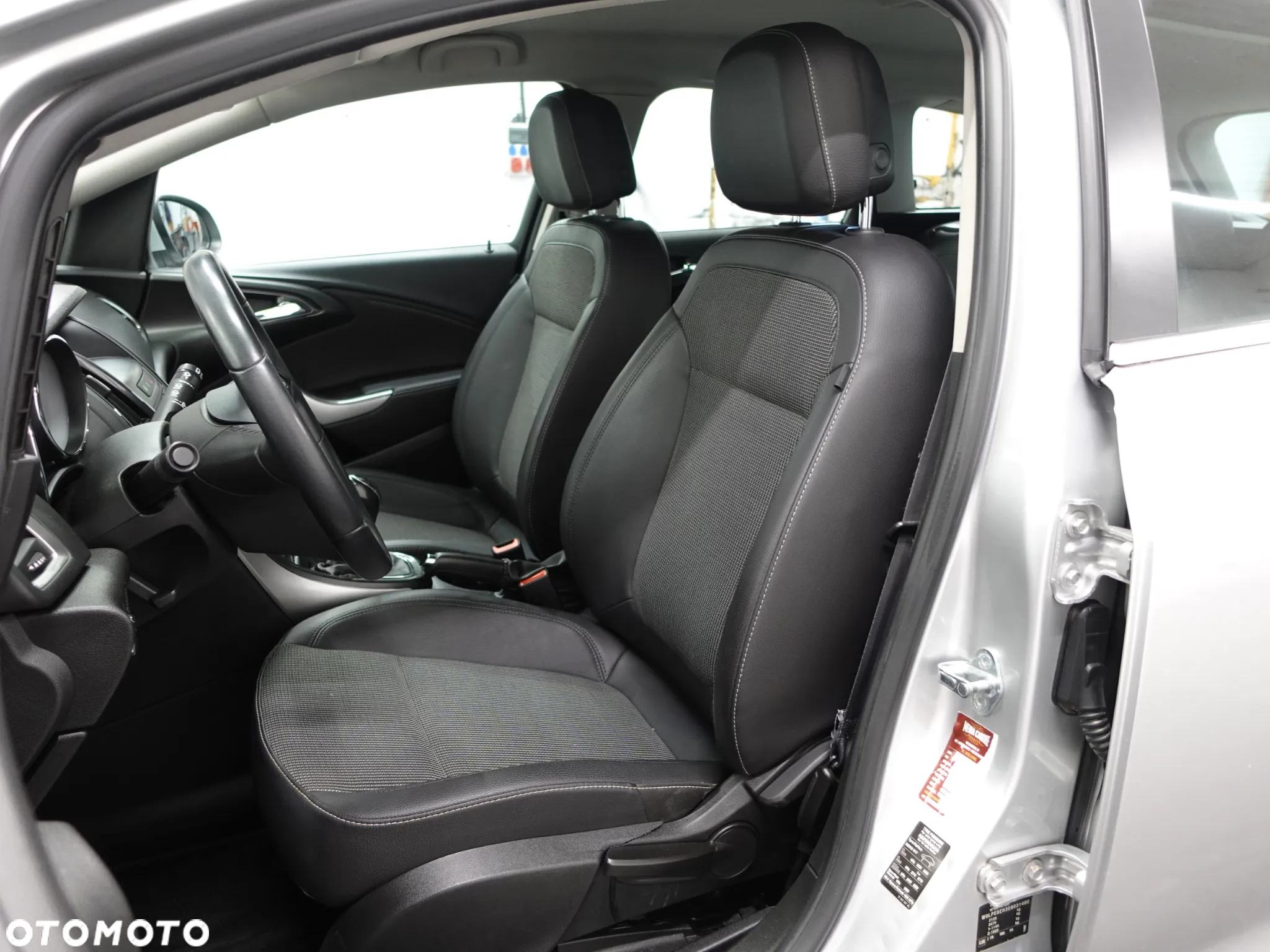 Opel Astra IV 1.6 CDTI Cosmo - 24