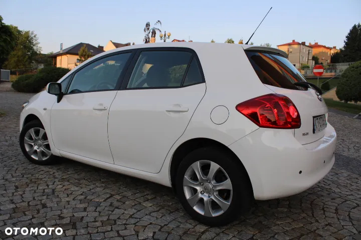 Toyota Auris 1.33 VVT-i Premium + - 18