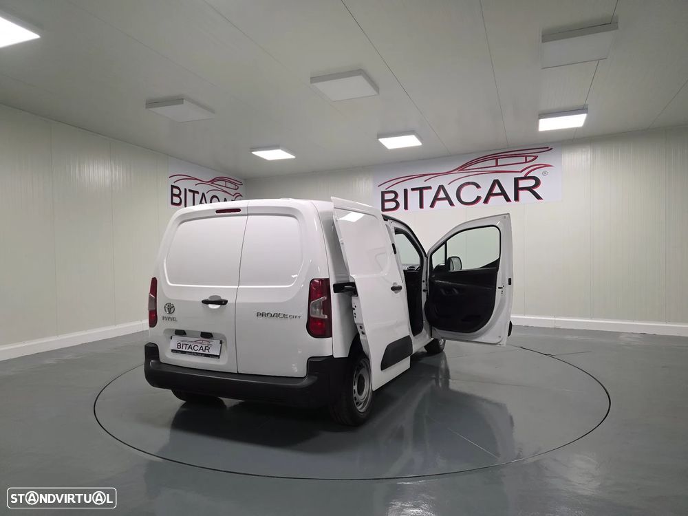 Toyota PROACE CITY 1.5D IVA DEDUTIVEL - 32