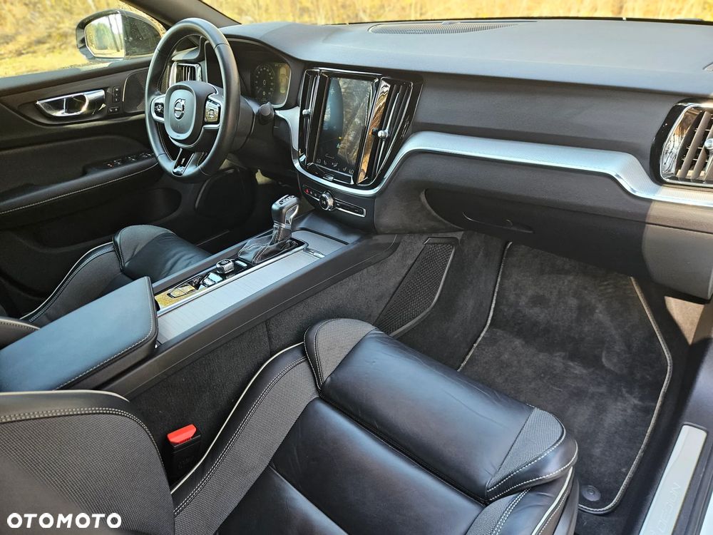 Volvo S60 T4 R-Design - 33
