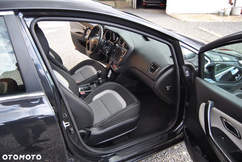 Kia Ceed 1.6 GDI Platinum Edition - 31