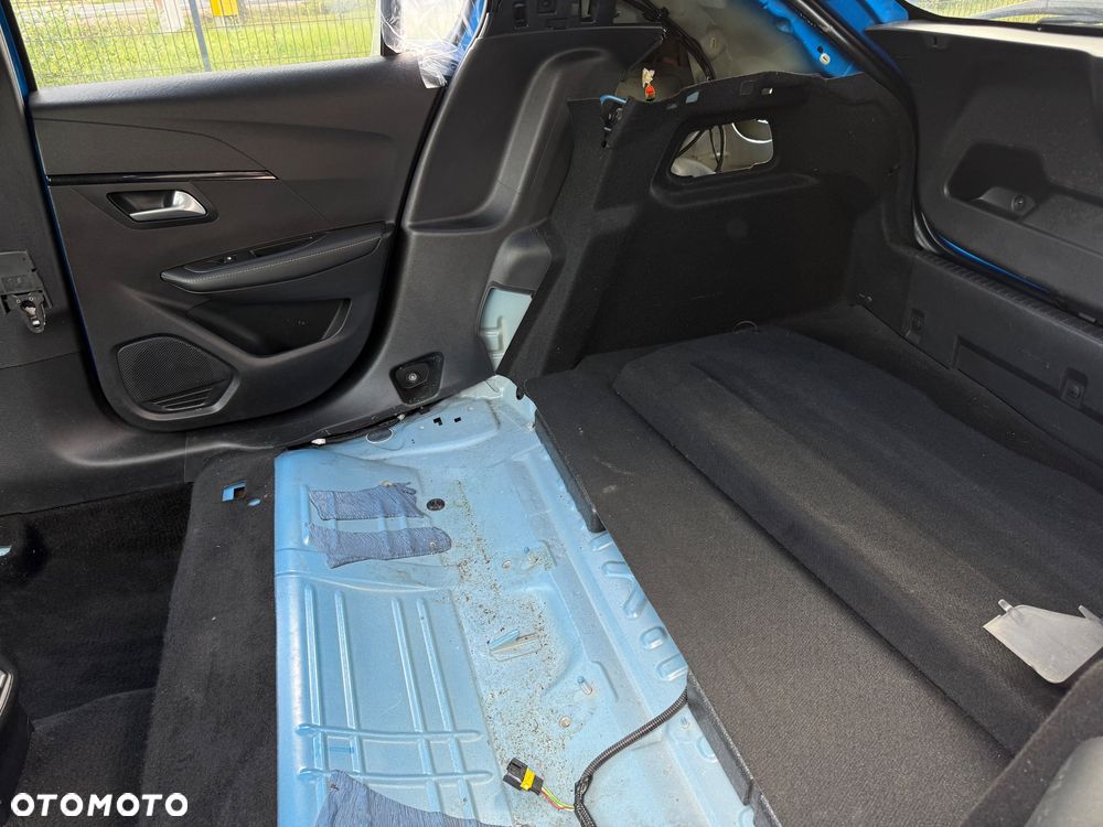 Peugeot 208 - 13