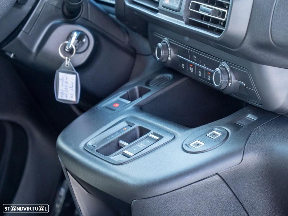 Opel Combo 54kWh Tam M 136cv - 17