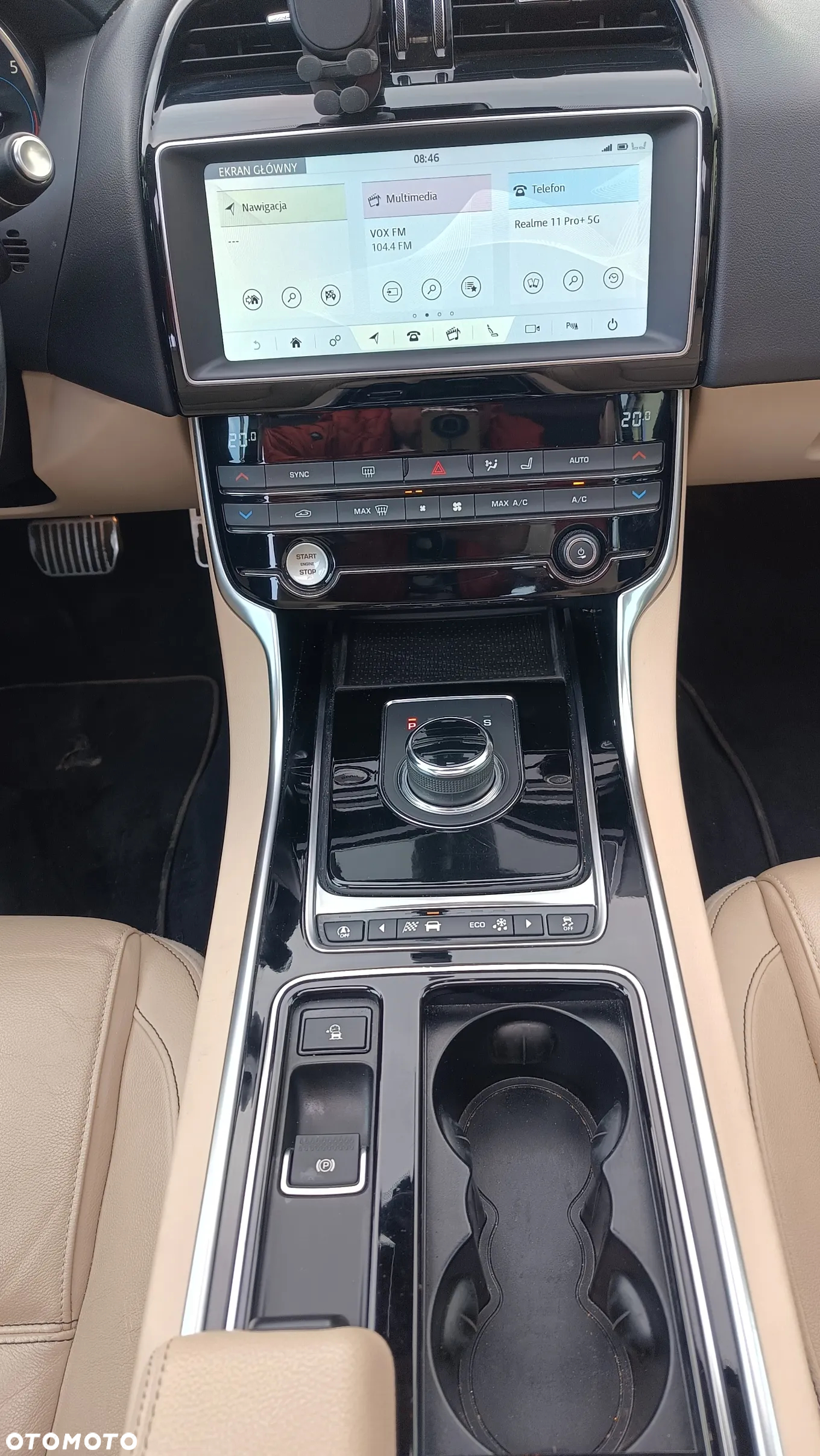 Jaguar XE 25t Prestige - 14