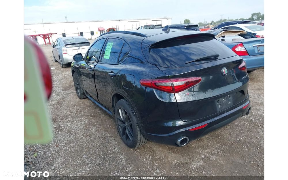Alfa Romeo Stelvio 2.0 Turbo 16V AT8-Q4 Veloce - 3