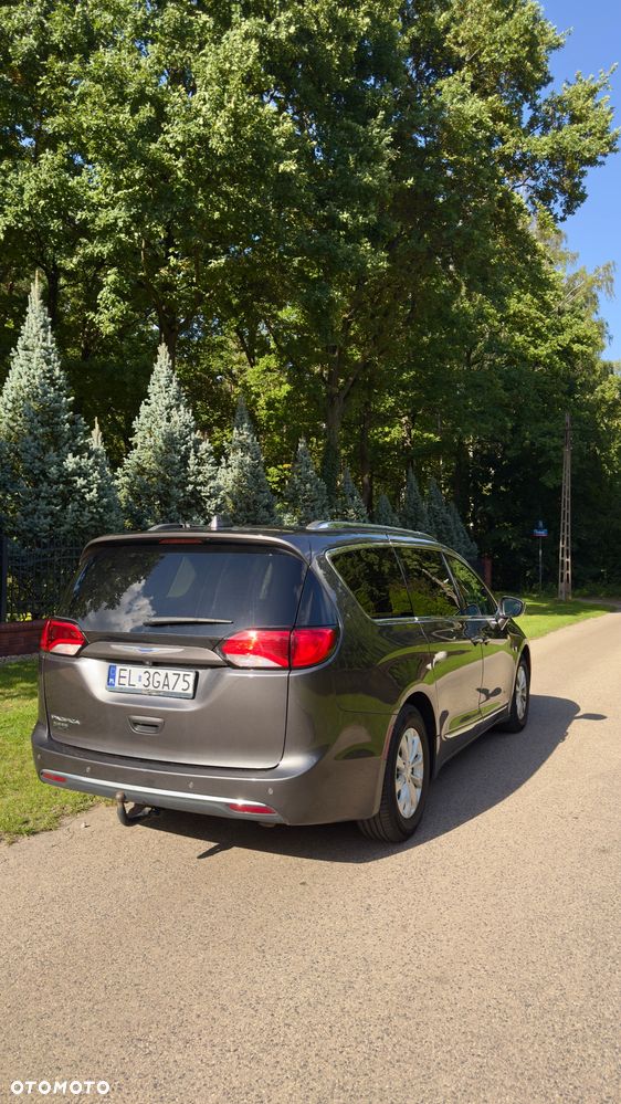 Chrysler Pacifica - 5