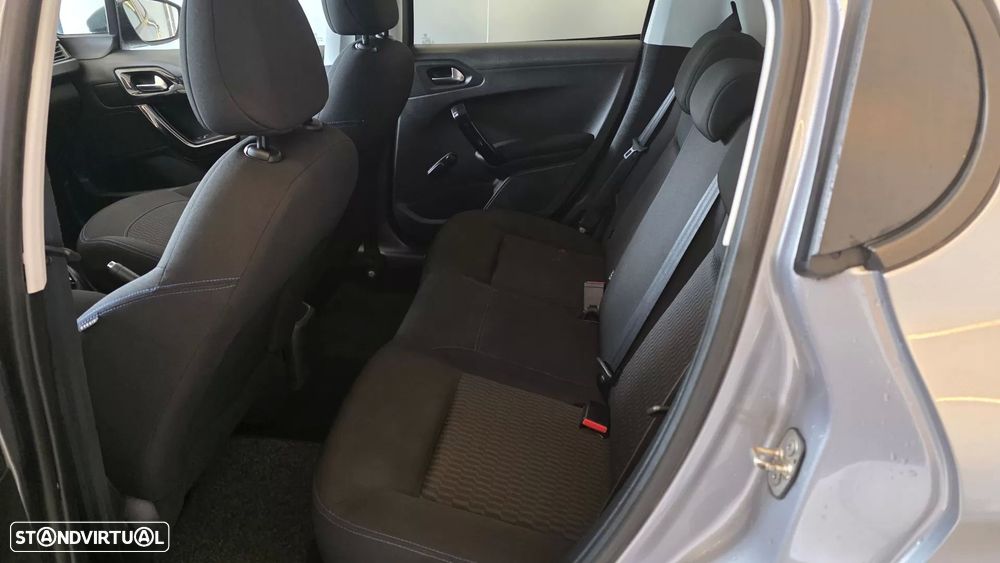 Peugeot 208 1.5 BlueHDi Signature - 48