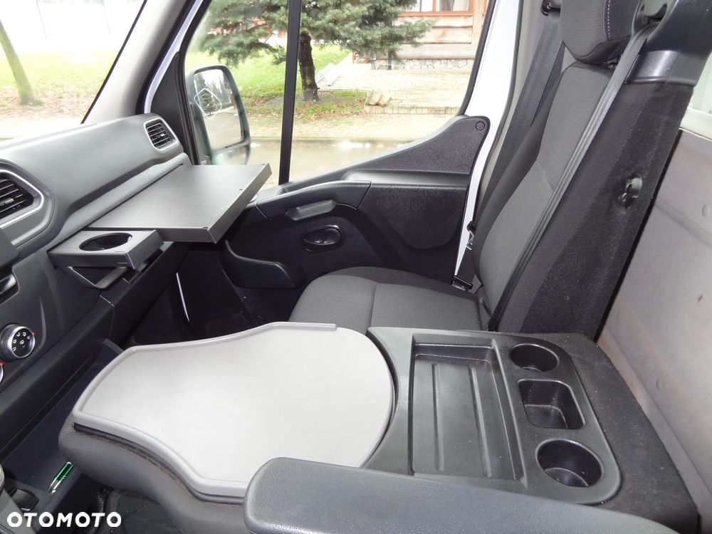 Renault Master Skrzynia 4,0m 2021r - 8