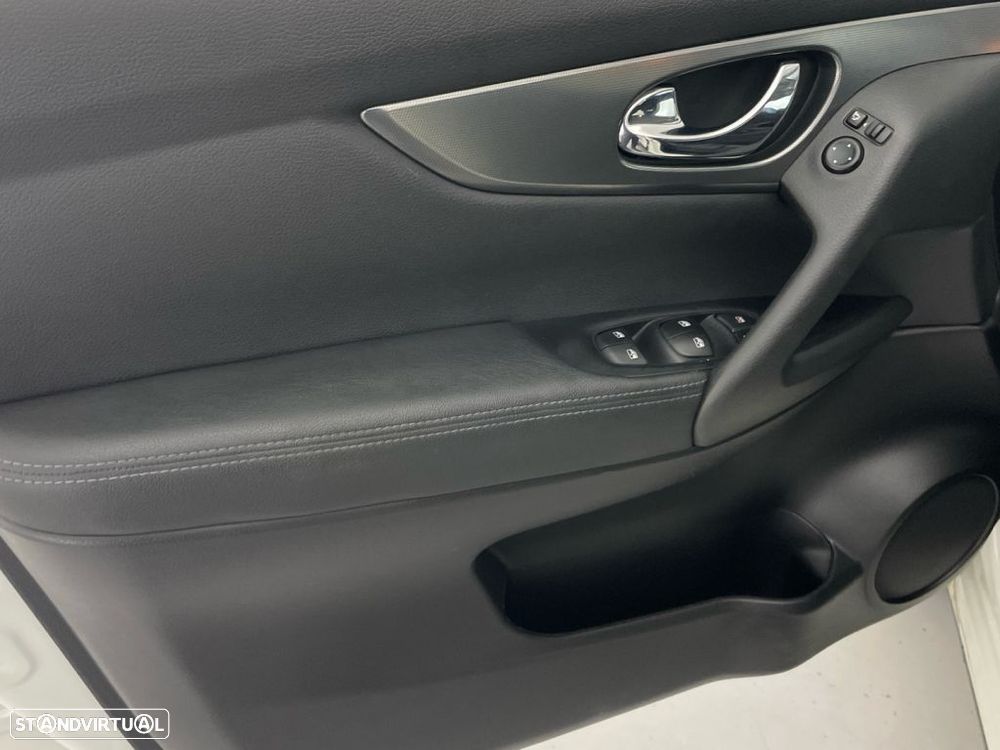 Nissan Qashqai 1.3 DIG-T N-Connecta - 17