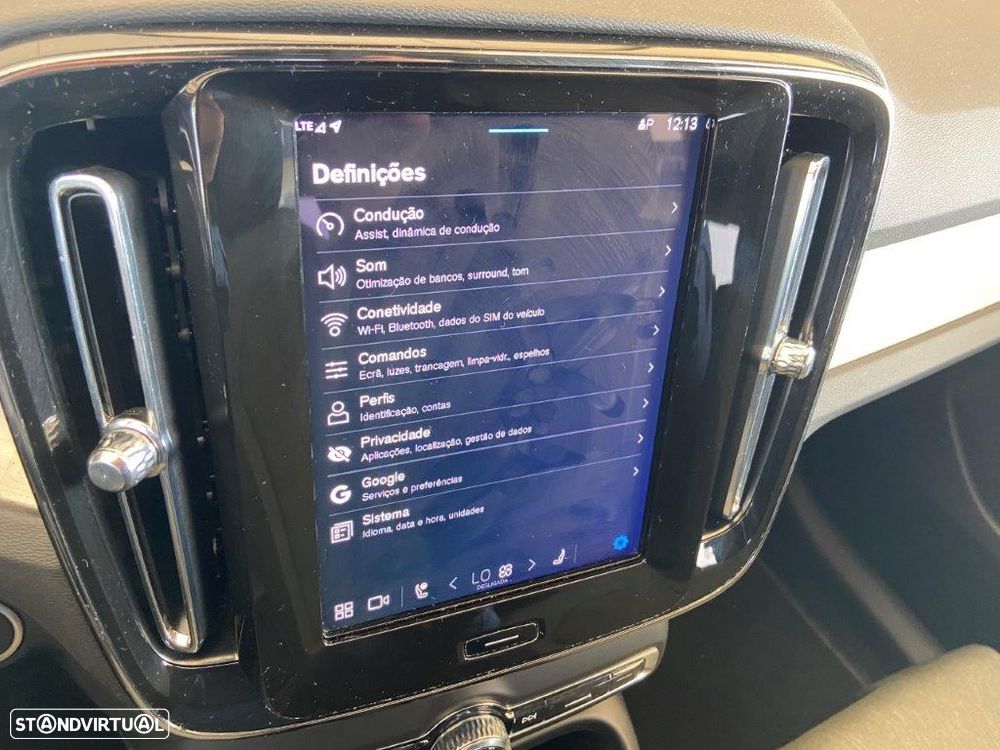 Volvo XC 40 2.0 B3 Plus Dark - 24