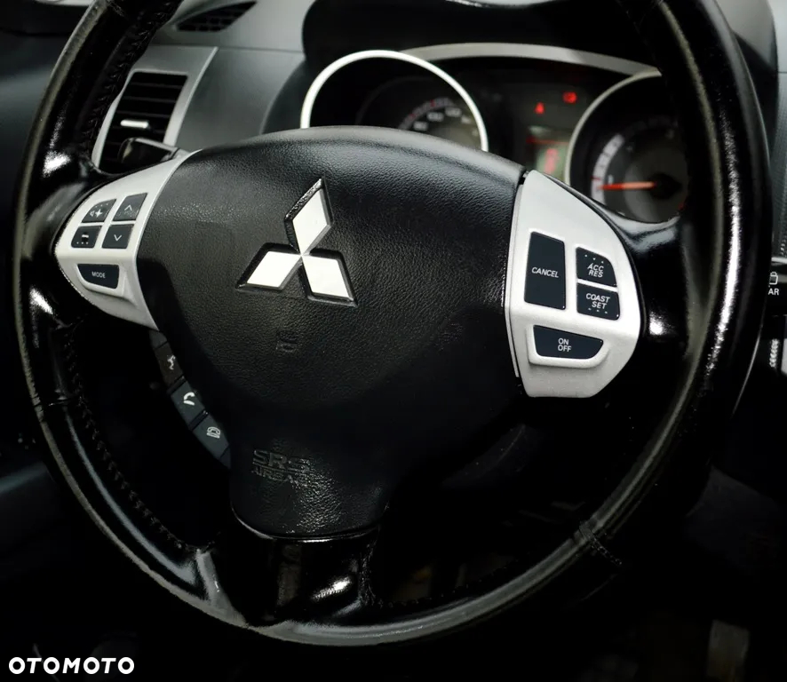 Mitsubishi Outlander - 38