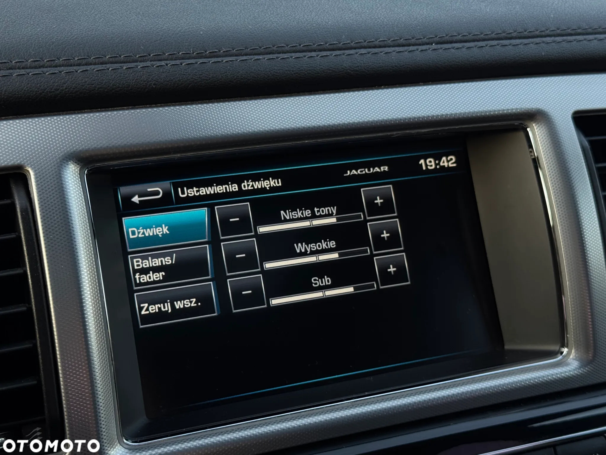 Jaguar XF 3.0 TDV6 R-Sport - 29