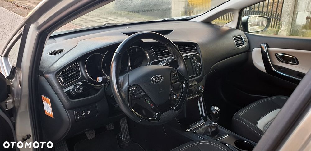 Kia Ceed 1.6 GDI L Business Line - 26