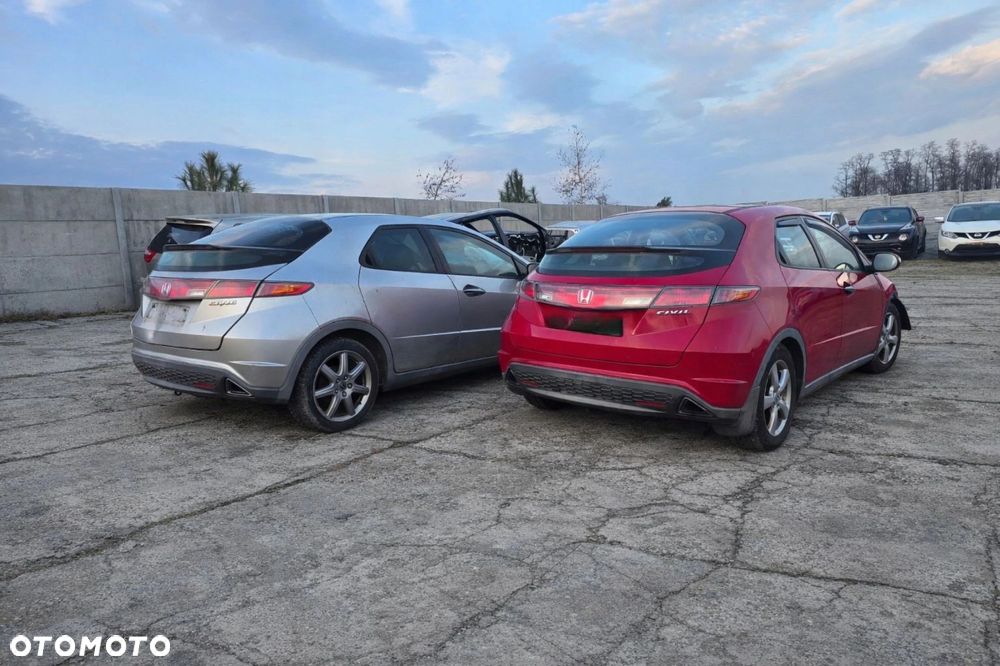 Honda Civic VIII 8 sedan klapa tył bagażnika lampa tylna B92P SEDAN - 6