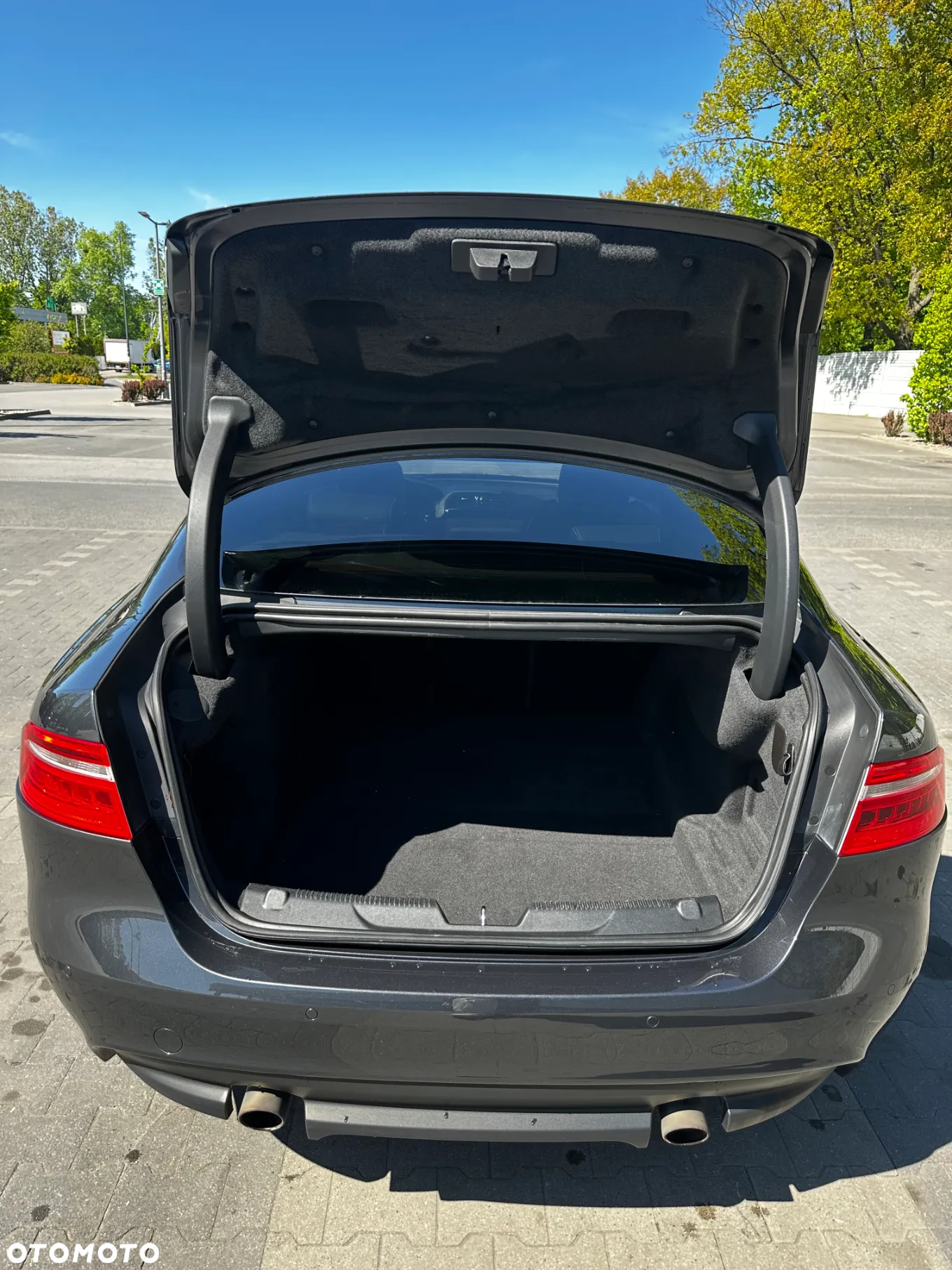 Jaguar XE 2.0 T R-Sport - 6