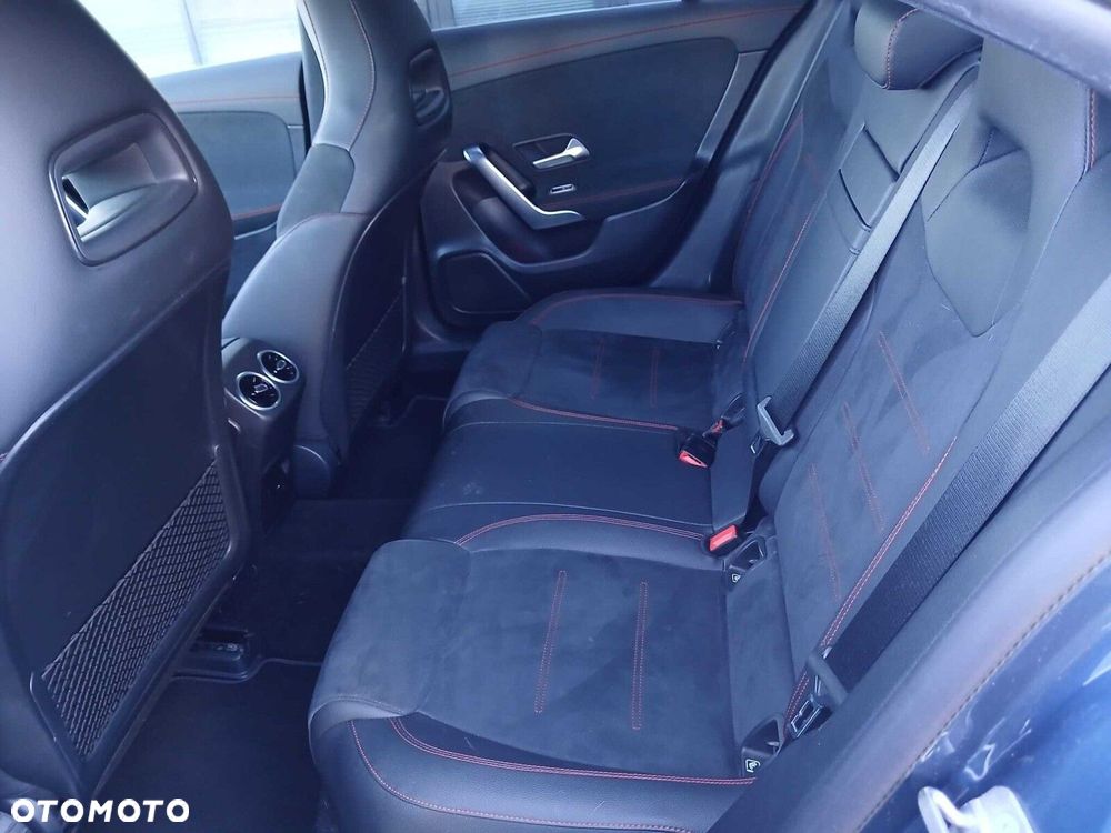Mercedes-Benz CLA 200 d 4-Matic 8G-DCT - 4