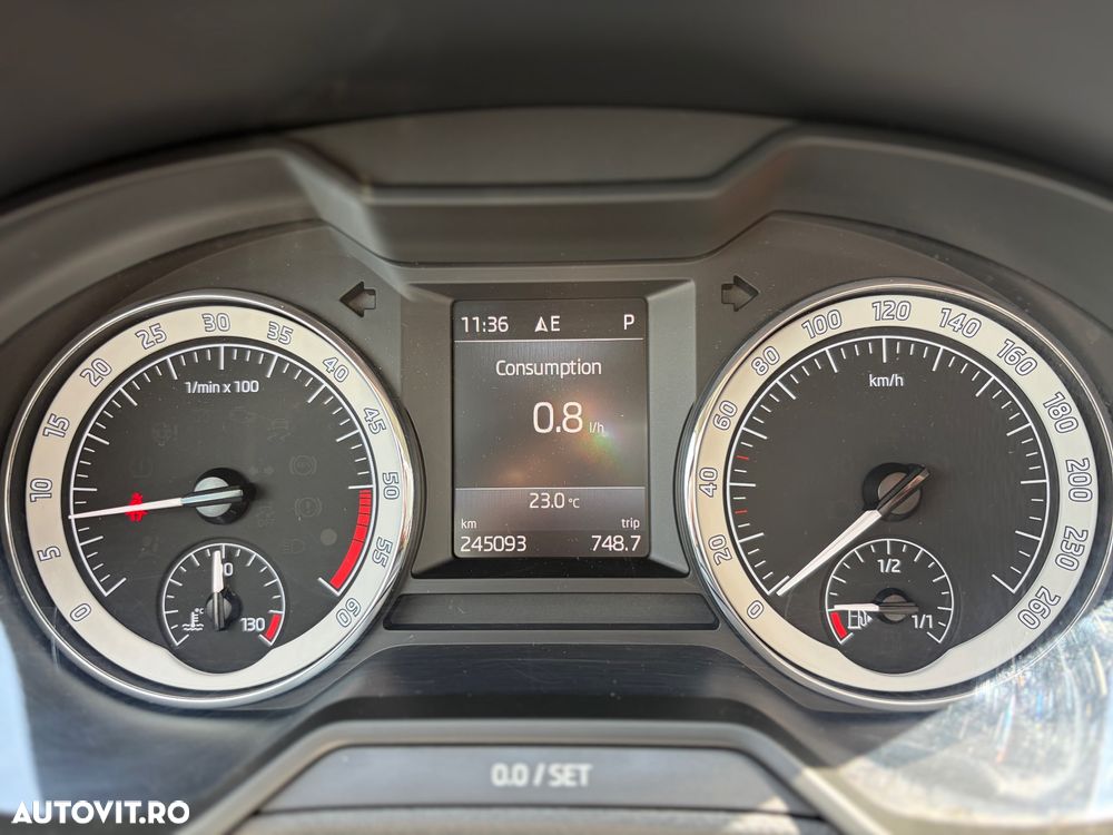 Skoda Octavia 1.6 TDI DSG Ambition - 8