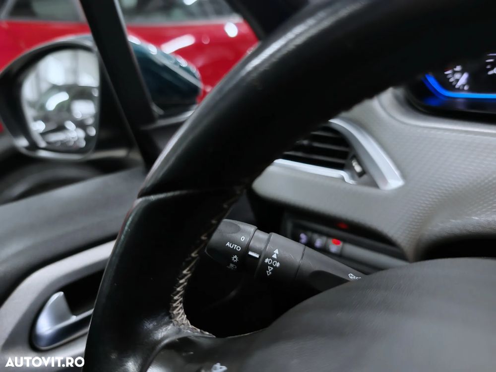 Peugeot 2008 PureTech 110 Stop&Start EAT6 Allure - 23