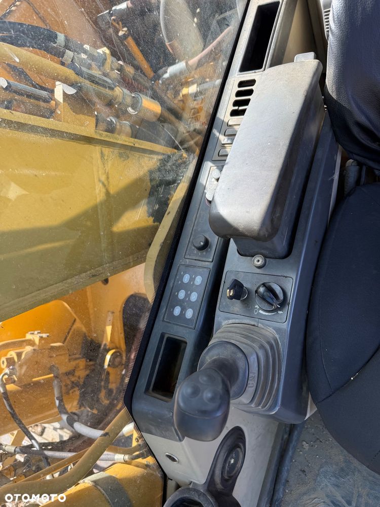 Caterpillar 318 CL - 15