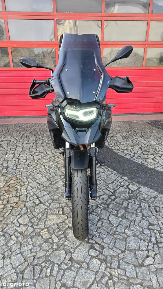 BMW F - 15