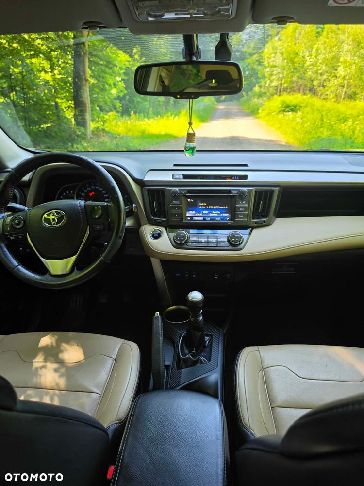 Toyota RAV4 2.0 D-4D Premium - 8