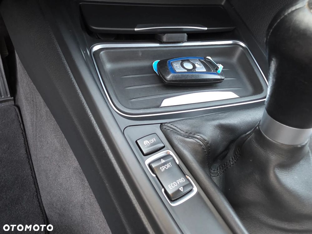 BMW Seria 3 318d DPF Edition Sport - 17