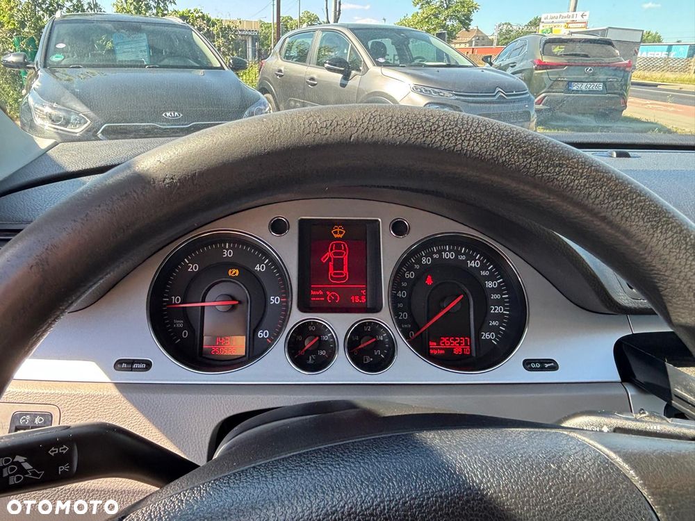 Volkswagen Passat 1.9 TDI Comfortline - 14