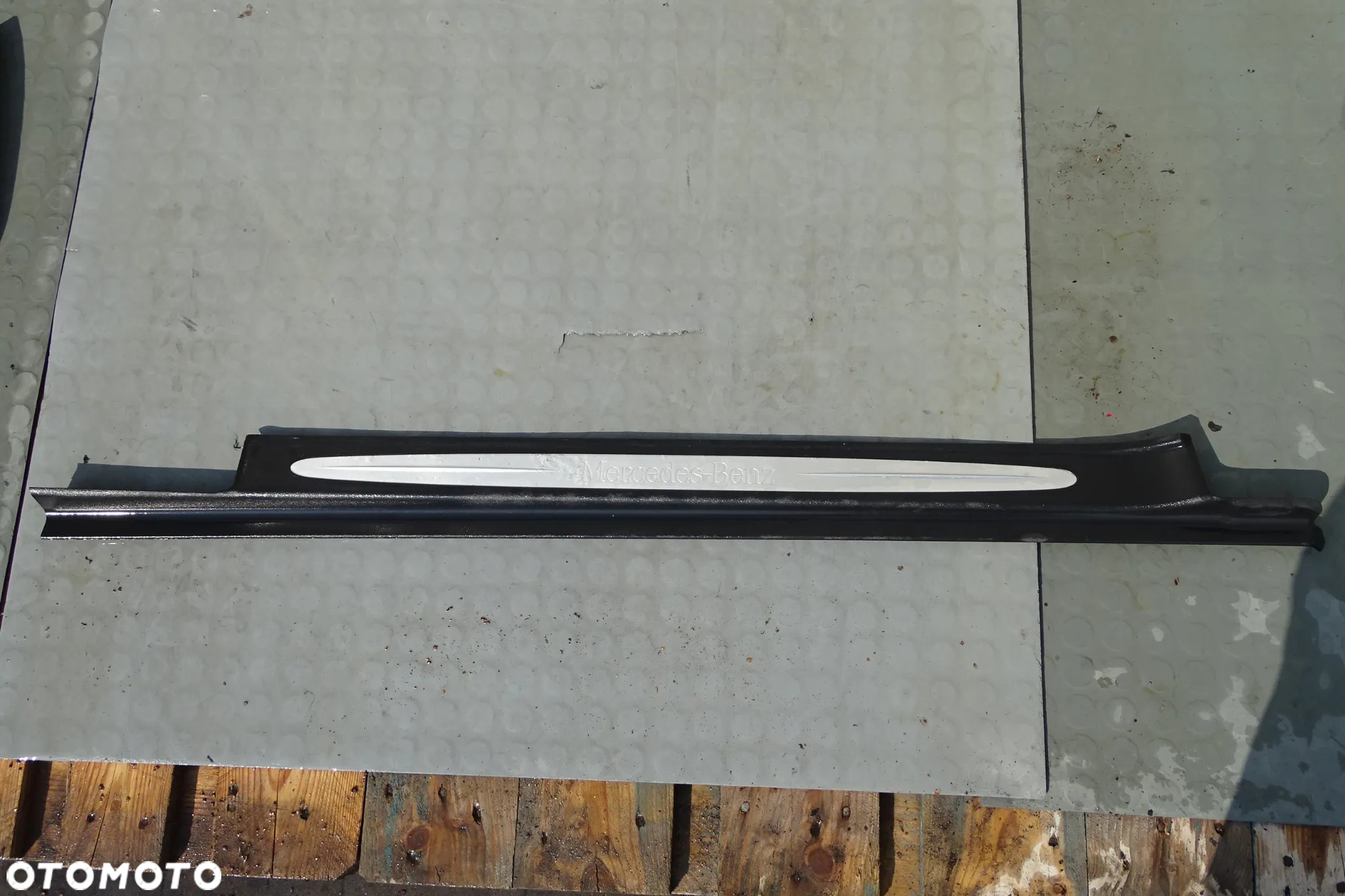 Listwa wewnętrzna progowa lewa Mercedes CLK W209 AMG A2096800135 - 3