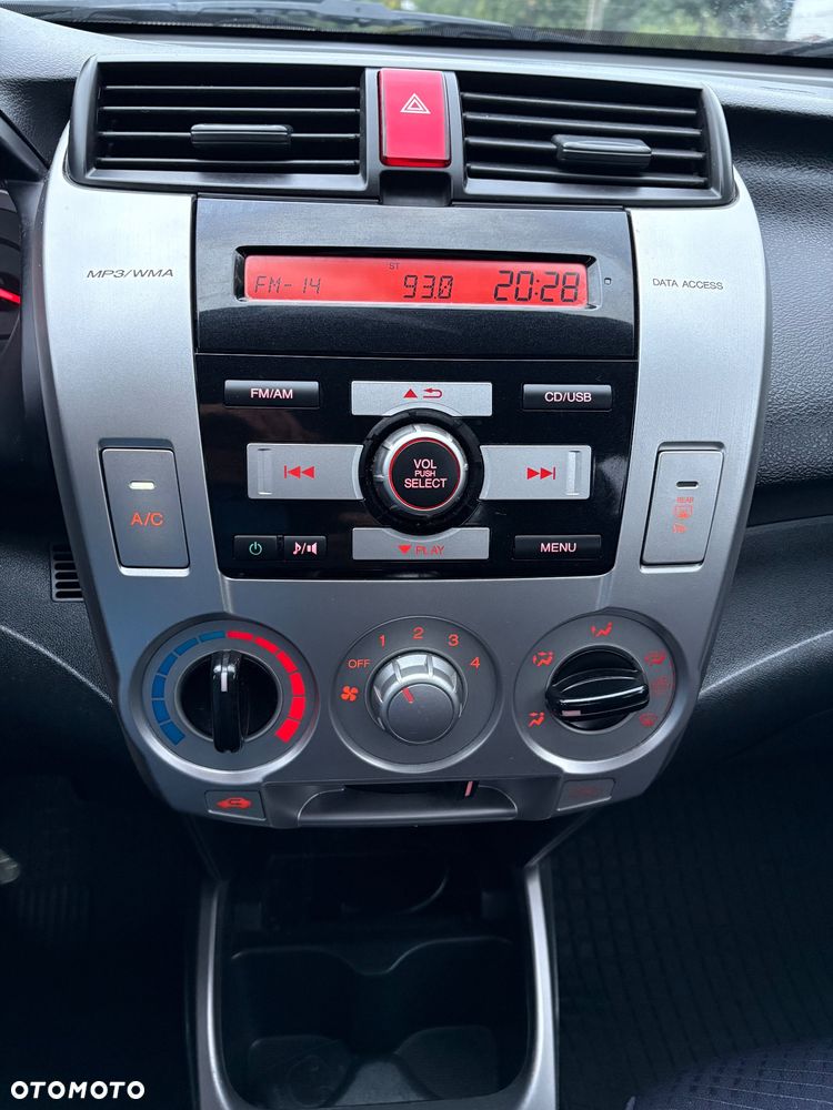 Honda City 1.4 Elegance - 27