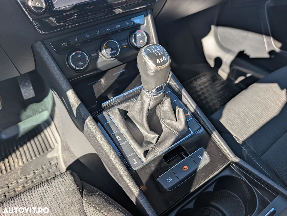 Skoda Superb 2.0 TDI 4X4 Style - 13