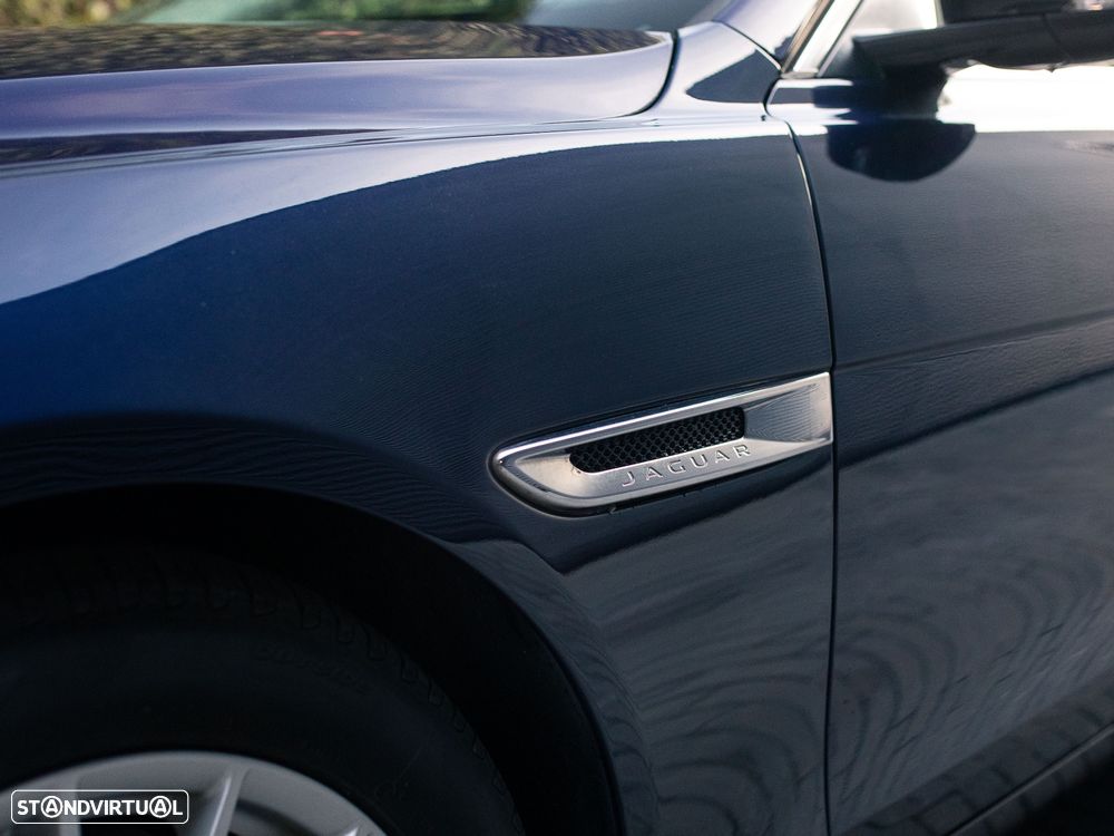 Jaguar XE 2.0 D Prestige - 7