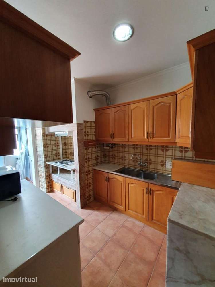 Quarto - localizado em Anjos Lisbon - Grande imagem: 5/9