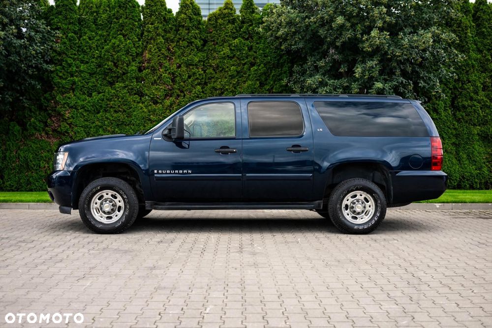 Chevrolet Suburban - 8