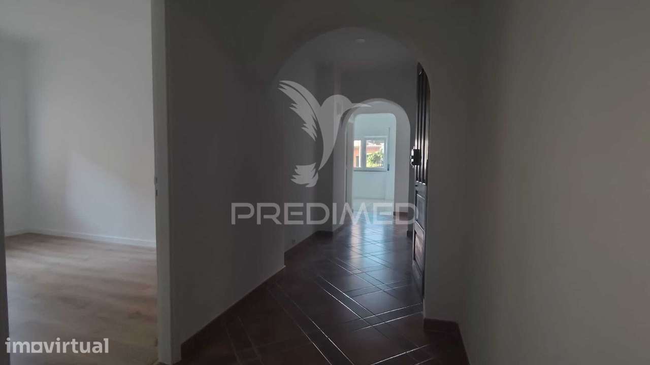 Apartamento T4 com Boas Áreas, Luz Natural e Excelente Ventilação n... - Grande imagem: 4/19