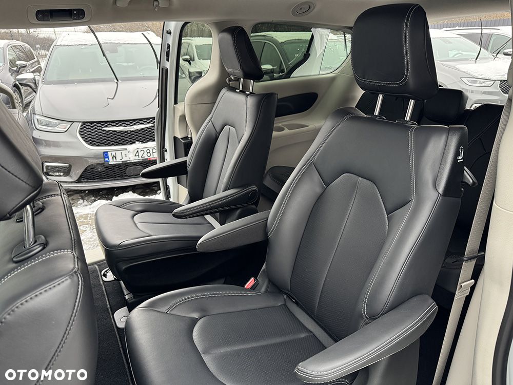 Chrysler Pacifica - 35