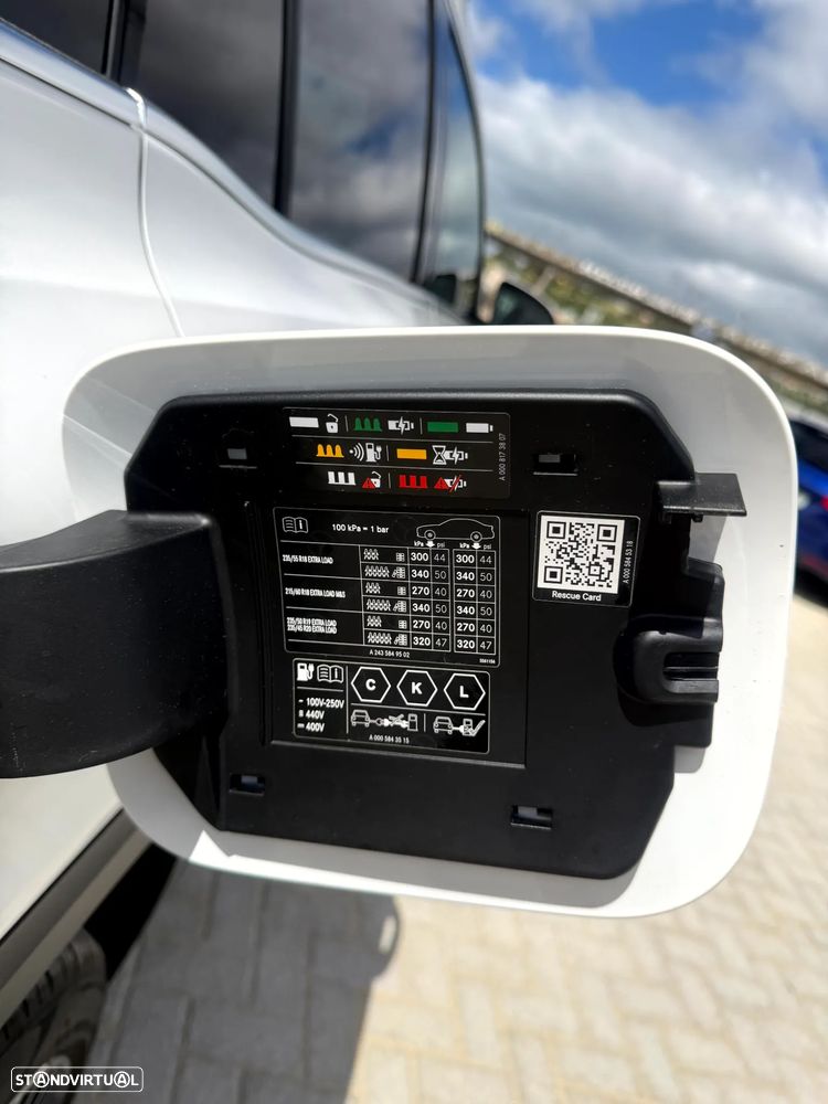 Mercedes-Benz EQB 250+ AMG Line - 11