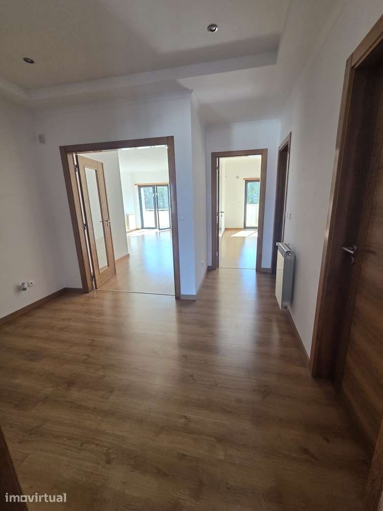 Apartamento T2 com Varandas e Garagem em Mafra - Grande imagem: 5/18