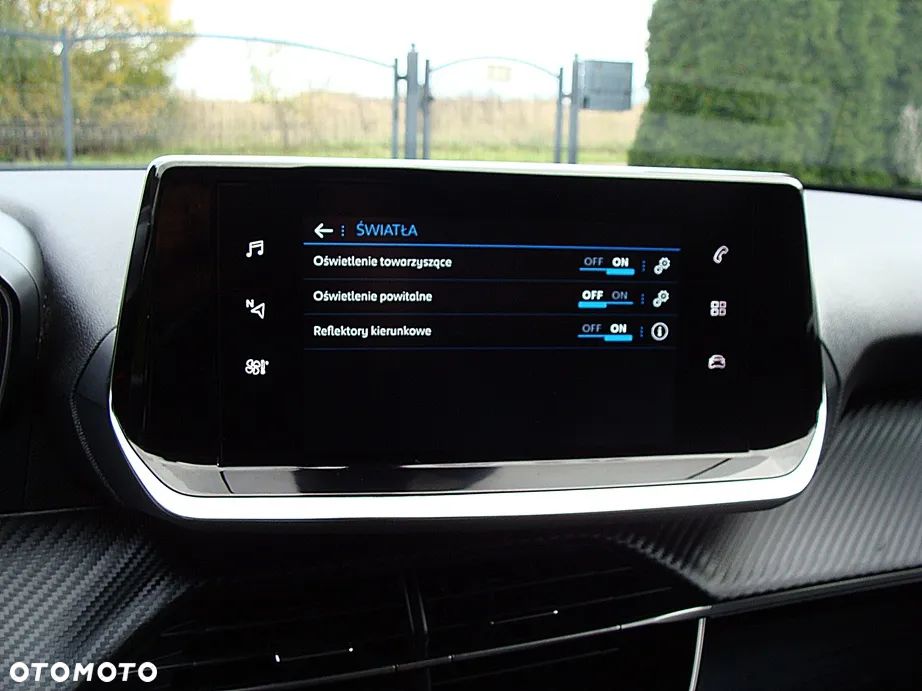 Peugeot 2008 BlueHDi 130 Allure S&S EAT8 - 24