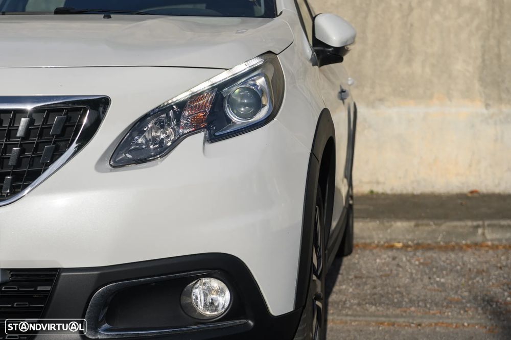 Peugeot 2008 1.2 PureTech Allure EAT6 - 31