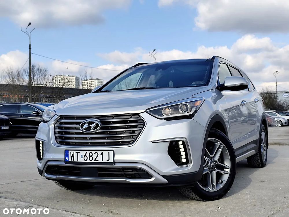 Hyundai Grand Santa Fe - 1