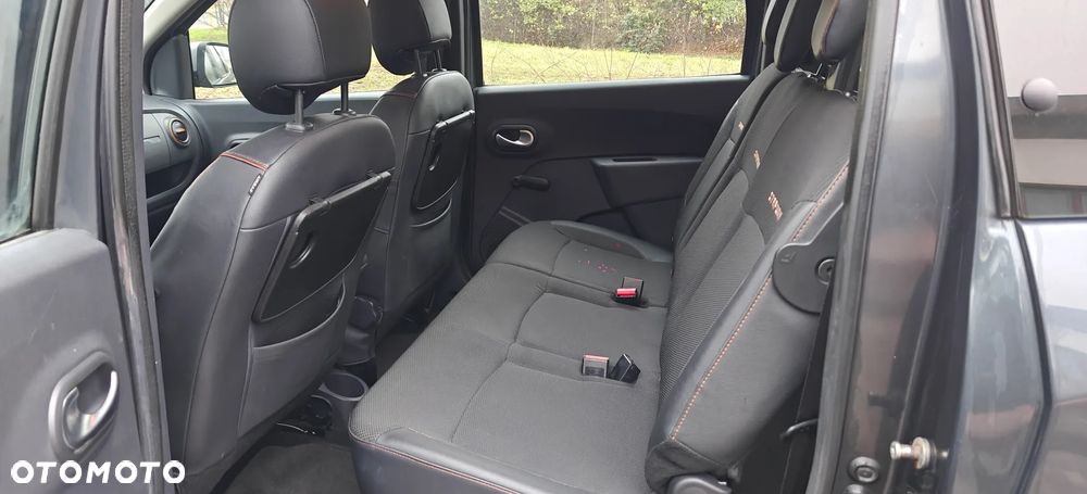 Dacia Lodgy dCi 110 Stepway Celebration - 11