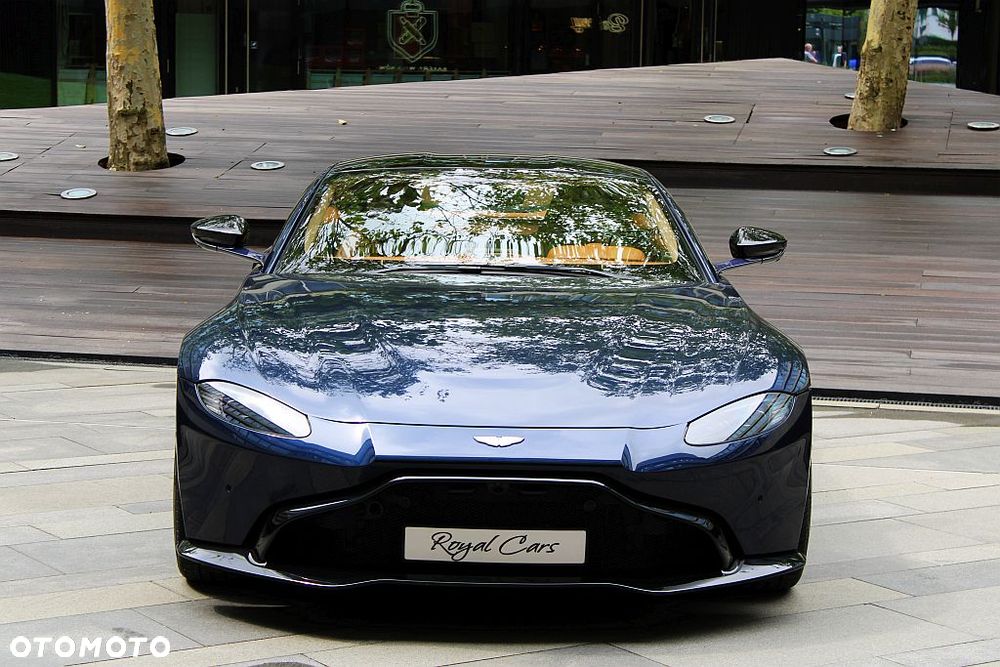 Aston Martin Vantage - 7
