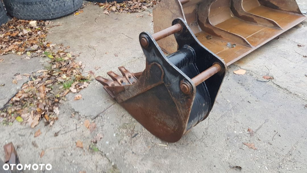 ŁYŻKA DO KOPARKI ZE SWORZNIAMI 30CM DOOSAN - 2