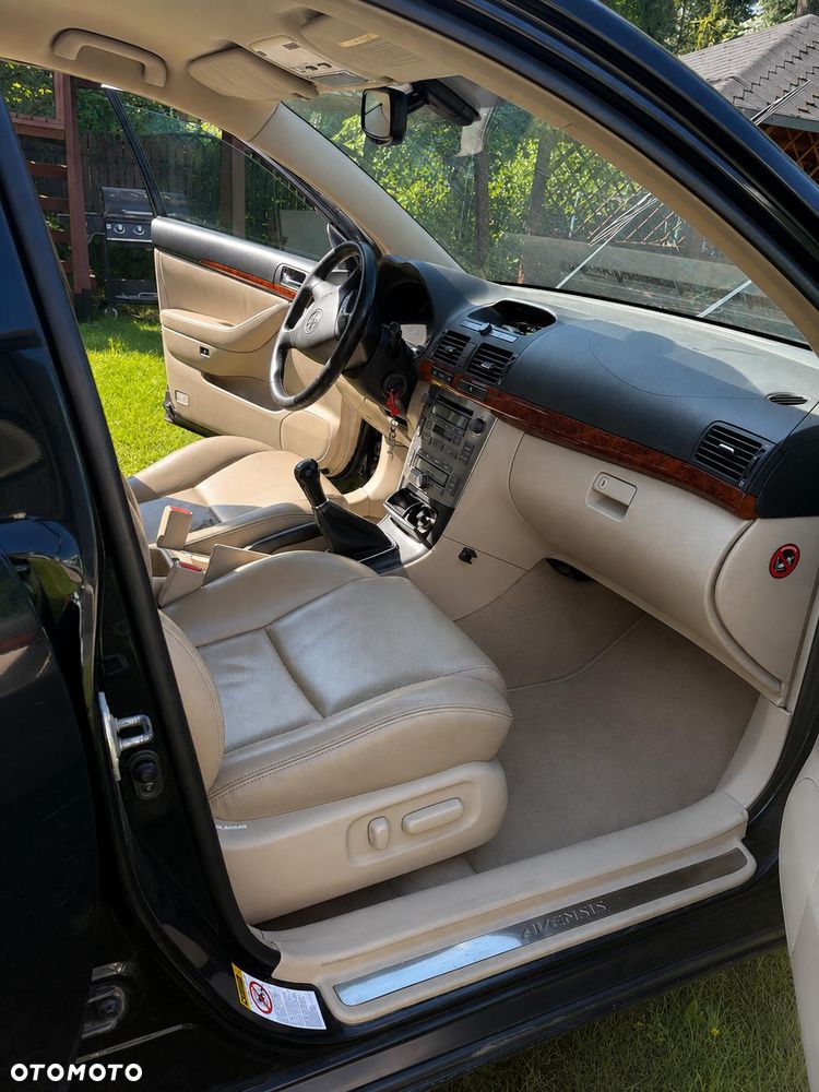 Toyota Avensis 2.0 VVT-i High - 1
