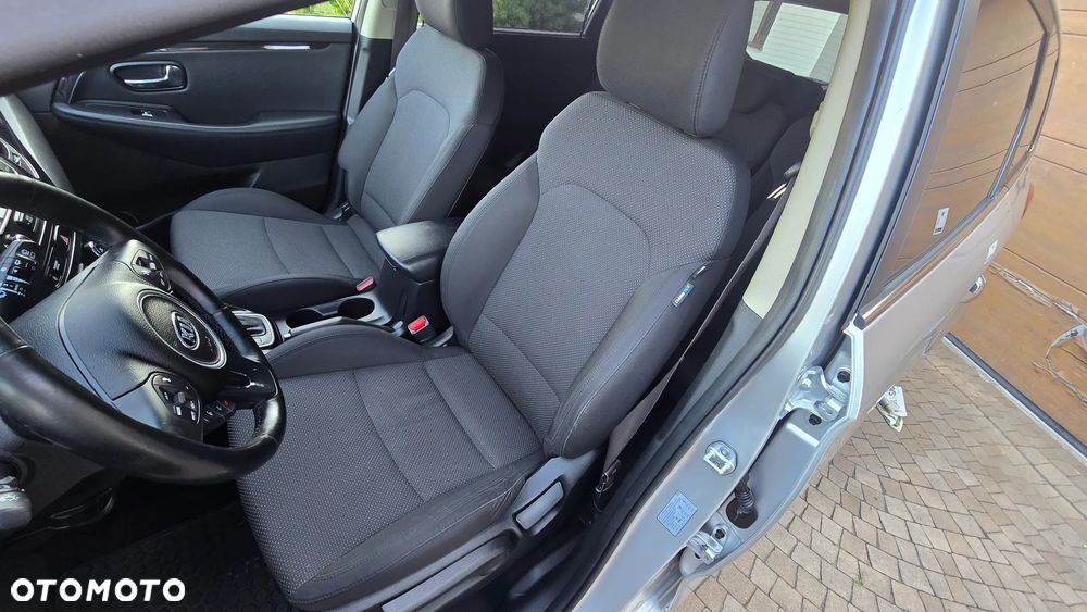 Kia Carens - 29