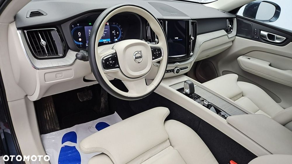 Volvo XC 60 B5 B AWD Plus Bright - 9