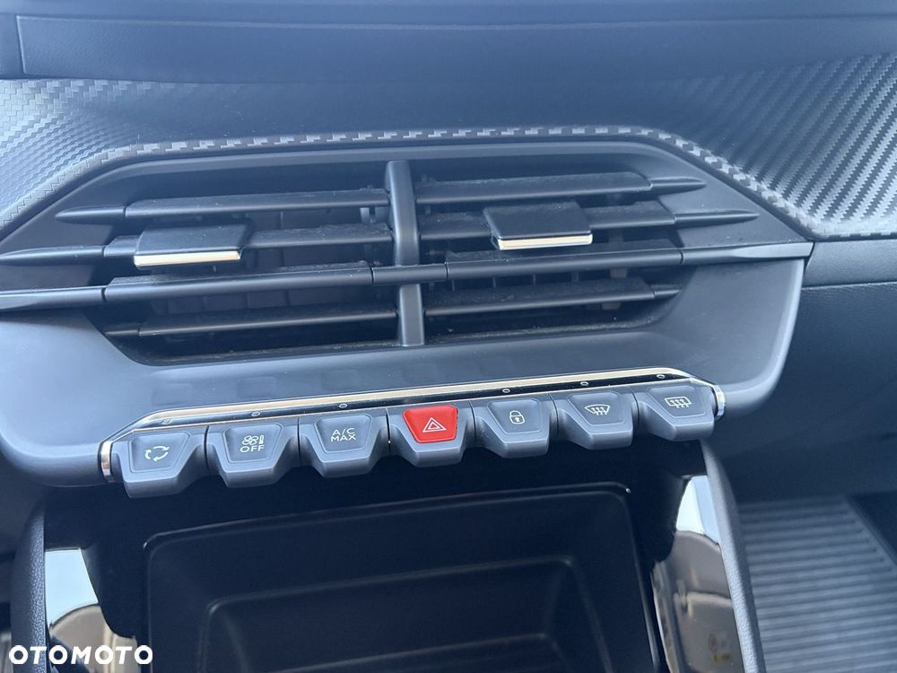 Peugeot 208 - 18