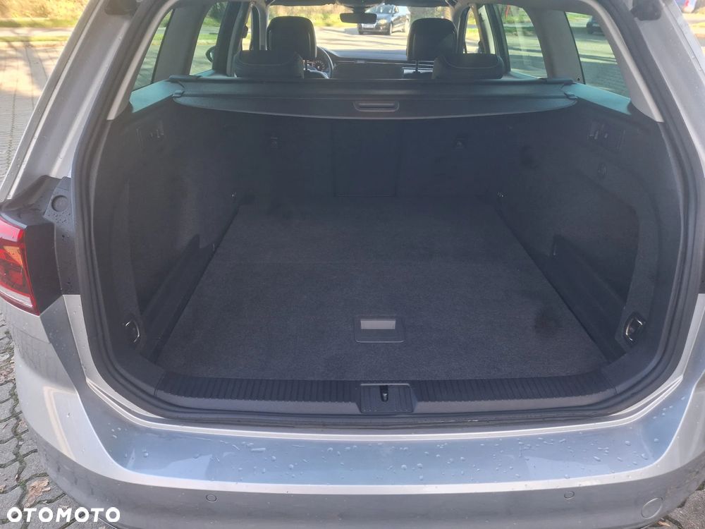 Volkswagen Passat Variant 2.0 TDI SCR DSG 4Motion Business - 13