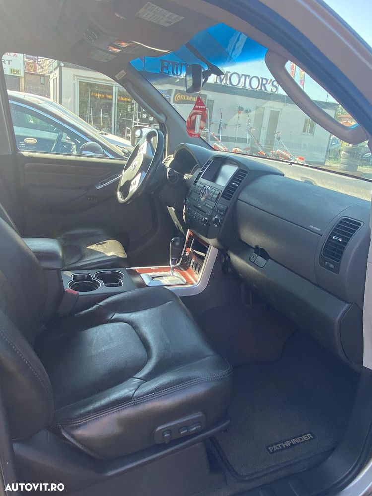 Nissan Pathfinder 4.0 V6 Aut LE Plus - 7