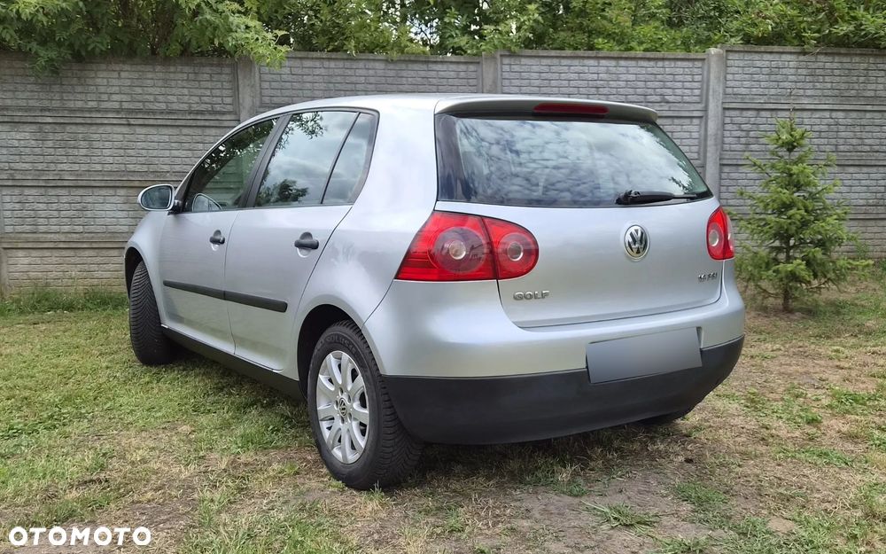 Volkswagen Golf 1.6 FSI Comfortline - 4
